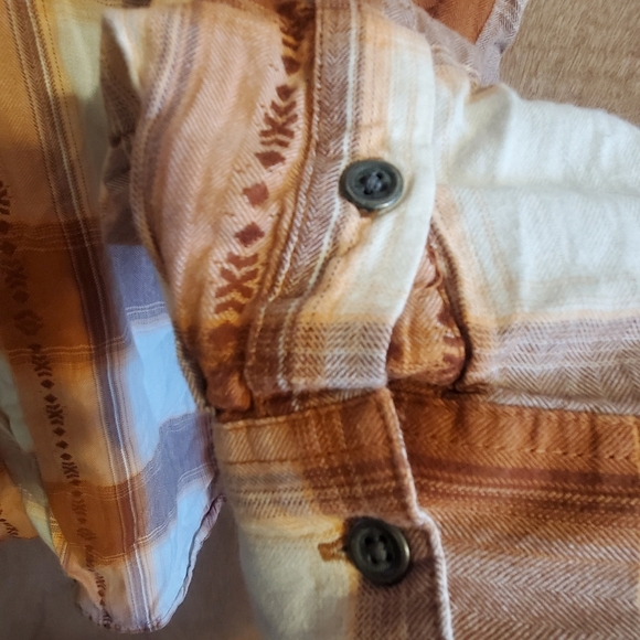 ARIAT REAL XXL. LONG SLEEVE. BUTTON UP PEACHY. CREAM BROWN. SHIRT RELAXED FIT - Picture 4 of 7